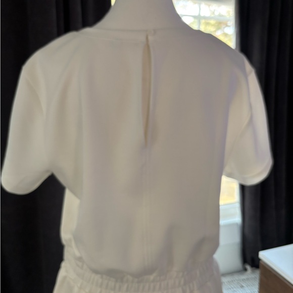 NWOT ! White Short Sleeve Romper - Picture 4 of 5